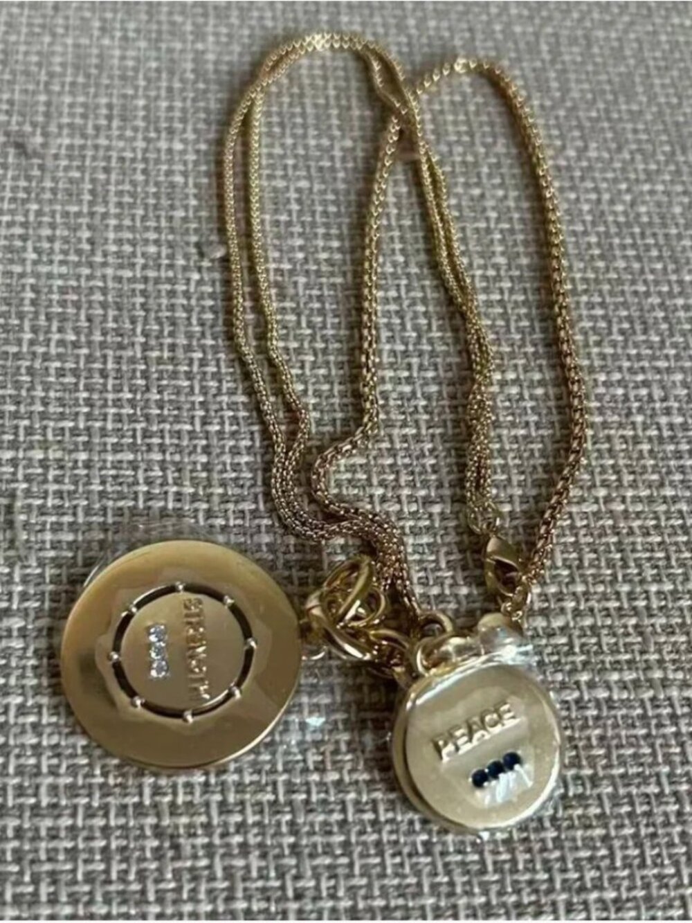 BEST Roxanne Assoulin The Medallion Charm Necklace - Picture 6 of 6